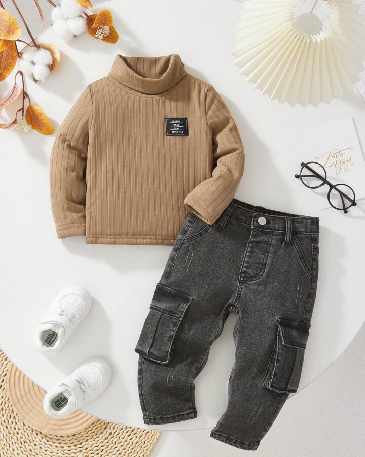 sueter cuello tortuga y jeans negro skinny