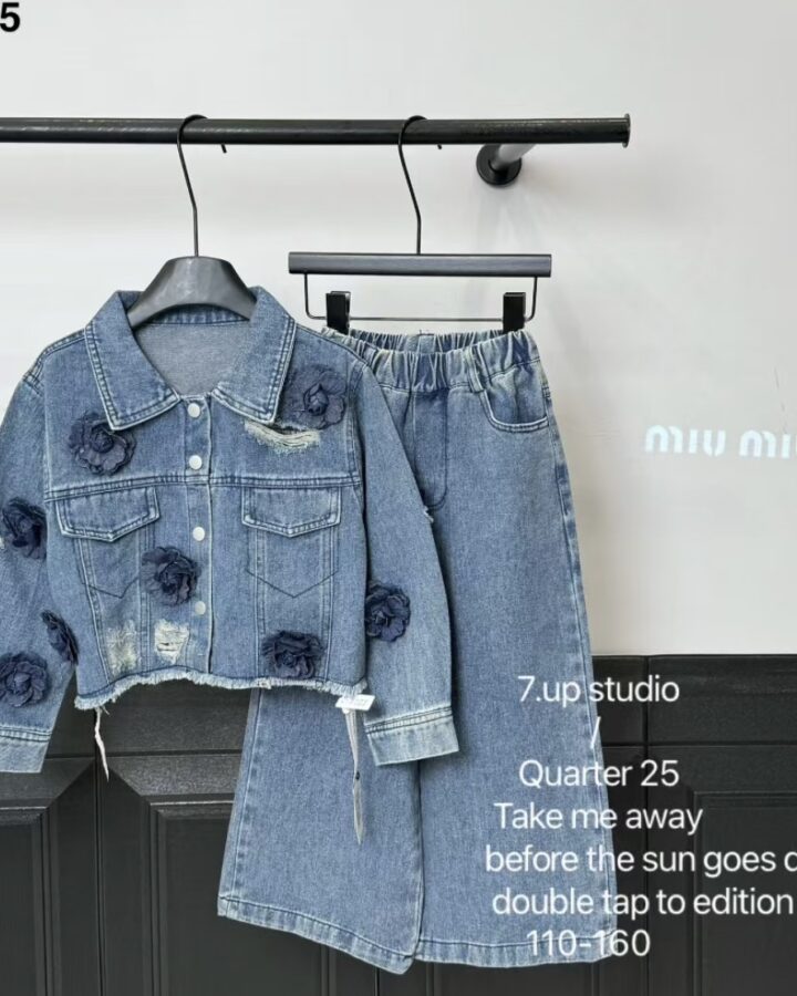 chaqueta detalle flores + jeans